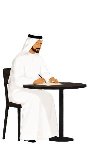 موظف بالثوب والغترة أثناء الكتابة على طاولة